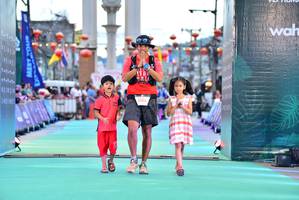 BIB: 5146
                            <button type="button" onclick="openModal(21800317)" class="btn btn-primary btn-sm float-right btn-popup" data-toggle="modal" data-target=".modal-high-quality">
                        <i class="fas fa-shopping-cart"></i> Add to Cart
                    </button>
                                            <button type="button" onclick="isThisMe(21800317, true)" class="btn btn-success btn-sm float-right btn-popup btn-isme hidden" data-toggle="tooltip" data-placement="bottom" title="นี่คือรูปของคุณใช่ไหม คลิกที่นี่เพื่อเอาเข้าอัลบั้ม">
                        <i class="fas fa-plus"></i> Add to album
                    </button>
                    <button type="button" onclick="isThisMe(21800317, false)" class="btn btn-warning btn-sm float-right btn-popup btn-isnotme hidden">
                        <i class="fas fa-ban"></i> Remove from album
                    </button>